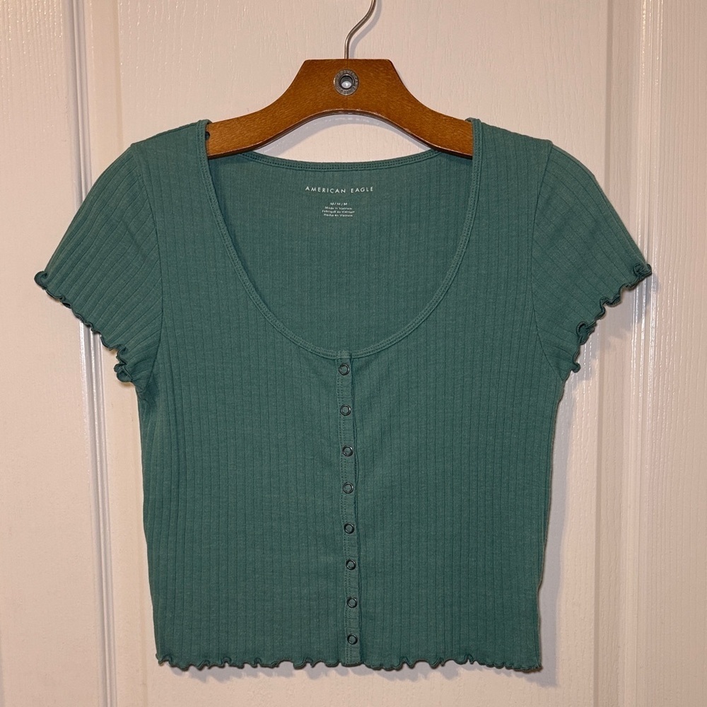 American Eagle Women's Snap Front Lettuce Hem Baby Tee Size Medium NWOT